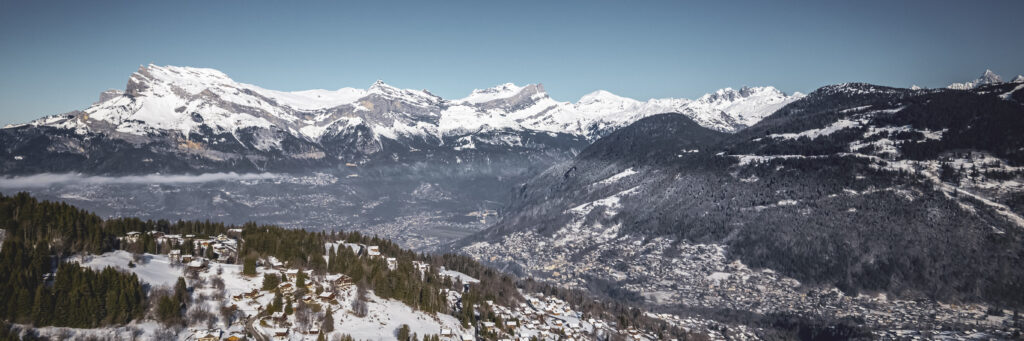 Le majestueux massif du Mont-Blanc face à notre restaurant sur les pistes.