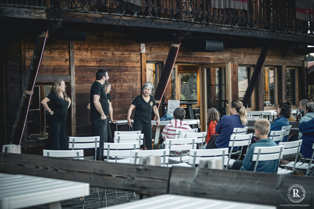 Évènement sur la terrasse proposé par le Relais des Communailles face au Mont-Blanc.