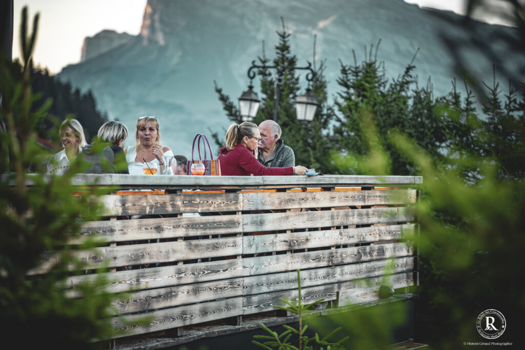 Terrasse du Relais des Communailles face au Mont-Blanc