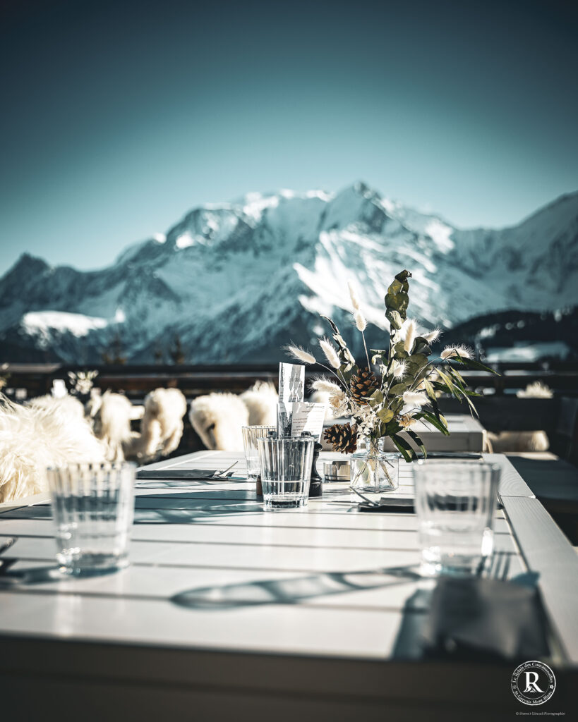 Notre restaurant sur les pistes face au Mont-Blanc.